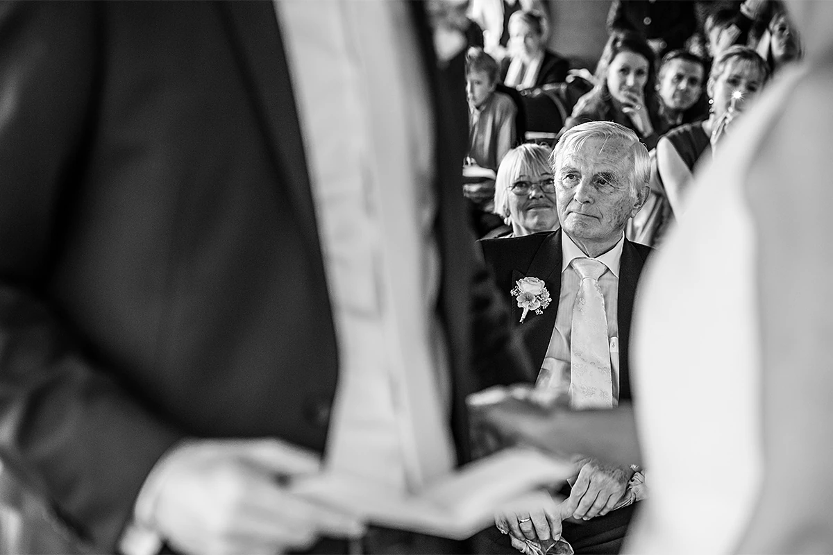 Hochzeitsfotografie Trauung Momentaufnahme Brautvater
